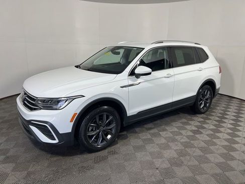Used 2022 Volkswagen Tiguan SE AWD/4WD image 4