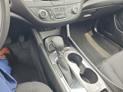 Used 2022 Chevrolet Malibu LS FWD image 17