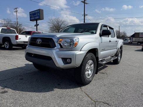 Used 2012 Toyota Tacoma 4x4 Double Cab w/ TRD Off-Road Pkg image 1