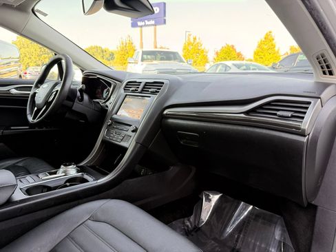 Used 2018 Ford Fusion SE w/ Equipment Group 602A FWD image 20
