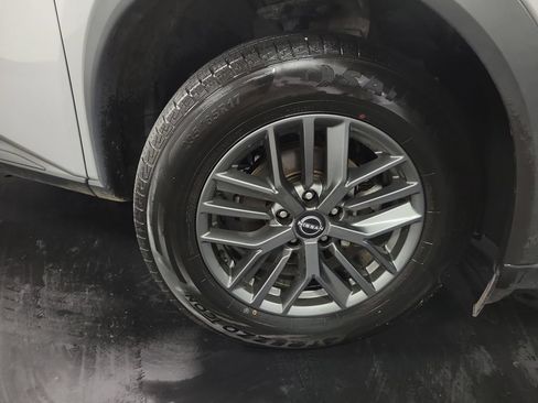 Used 2024 Nissan Rogue S FWD image 10
