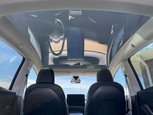 Used 2022 Tesla Model Y Long Range AWD/4WD image 40