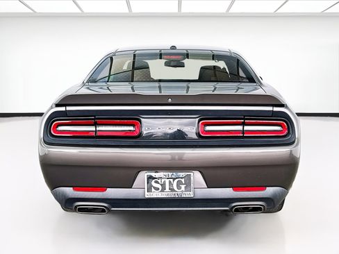 Used 2019 Dodge Challenger SXT image 5