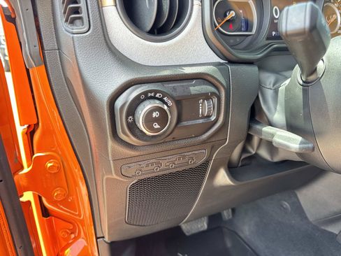 Used 2025 Jeep Gladiator Sport AWD/4WD image 20
