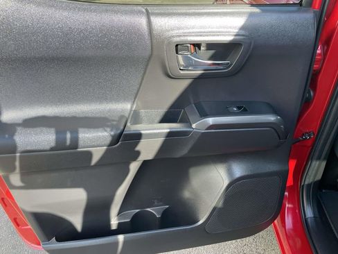 Used 2022 Toyota Tacoma TRD Sport w/ Technology Package image 22