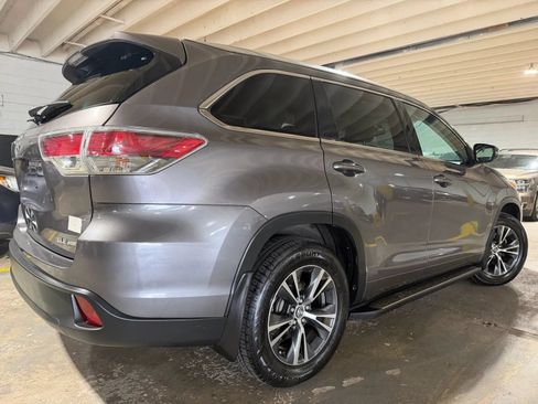 Used 2016 Toyota Highlander XLE AWD/4WD image 4
