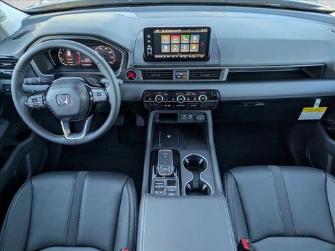 New 2025 Honda Pilot Touring image 15