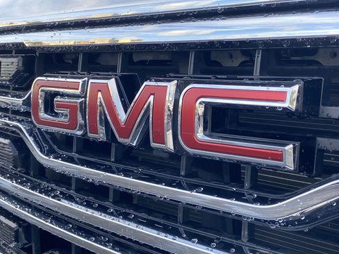 Used 2024 GMC Sierra 1500 SLT image 34