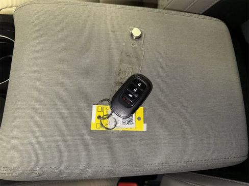 Used 2023 Honda Pilot LX image 32