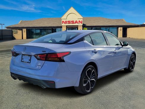 Used 2024 Nissan Altima 2.5 SR w/ SR Premium Package image 4