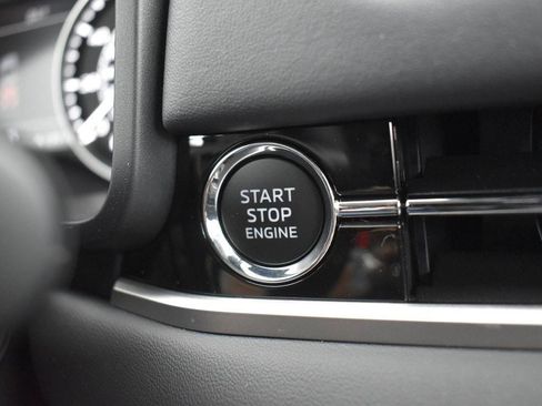 New 2025 Mitsubishi Outlander SE image 13