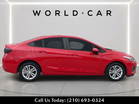 Used 2019 Chevrolet Cruze LS w/ LS Convenience Package FWD image 2