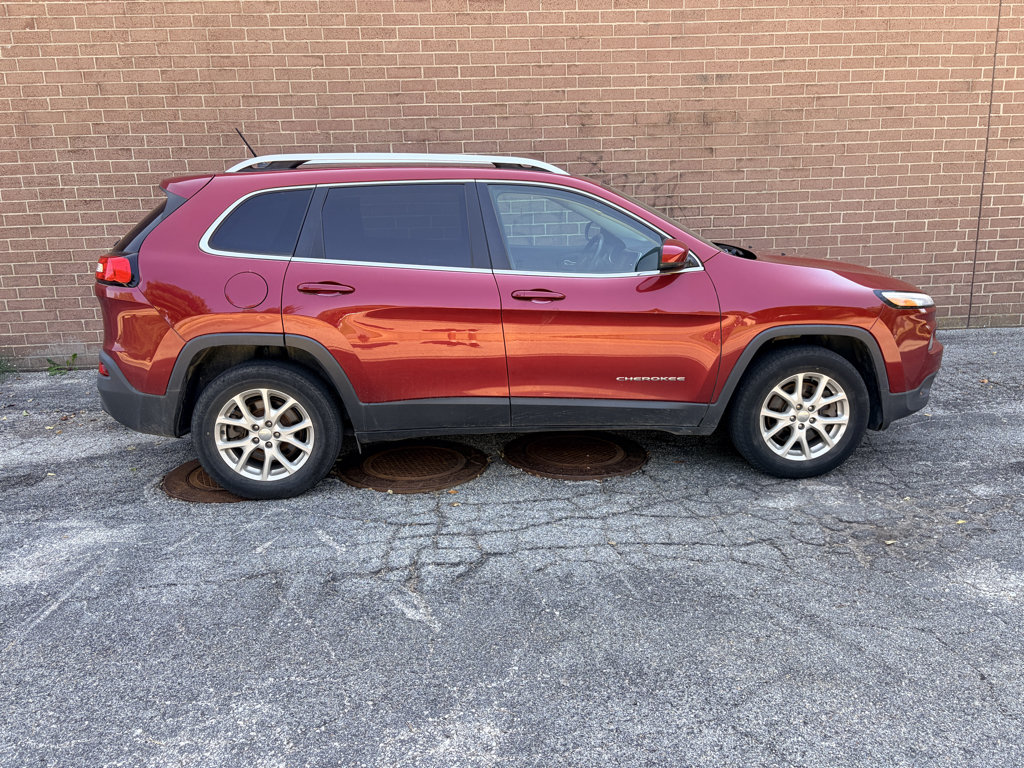 Used 2017 Jeep Cherokee Latitude w/ Safety/Convenience Group AWD/4WD image 6