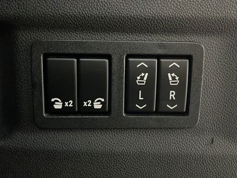 Used 2022 GMC Yukon XL Denali AWD/4WD image 28