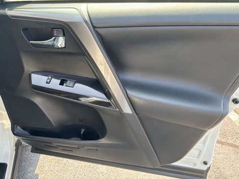 Used 2016 Toyota RAV4 SE image 28