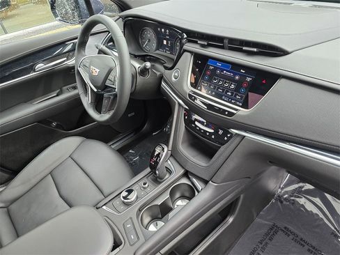 Used 2025 Cadillac XT5 Premium Luxury w/ Technology Package image 10