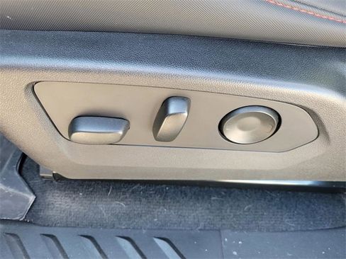 Used 2023 Chevrolet Colorado Z71 w/ Z71 Convenience Package 2 image 16