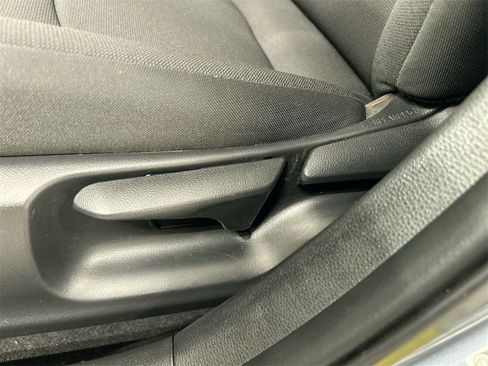 Used 2022 Toyota Corolla LE image 10