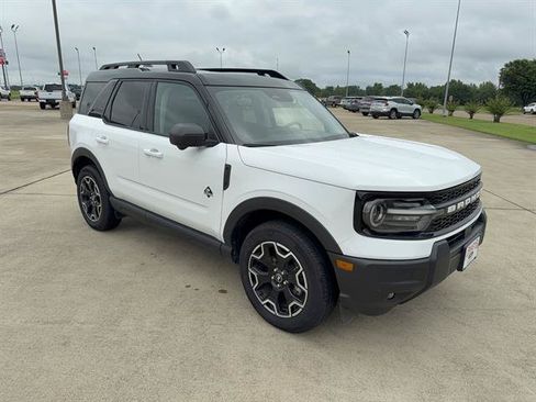 Used 2025 Ford Bronco Sport Outer Banks w/ Outer Banks Tech Package+ AWD/4WD image 2