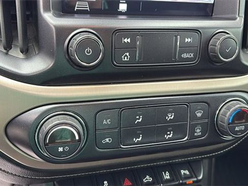 Used 2021 GMC Canyon Denali image 15