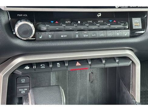 Used 2024 Toyota Tundra Limited AWD/4WD image 23