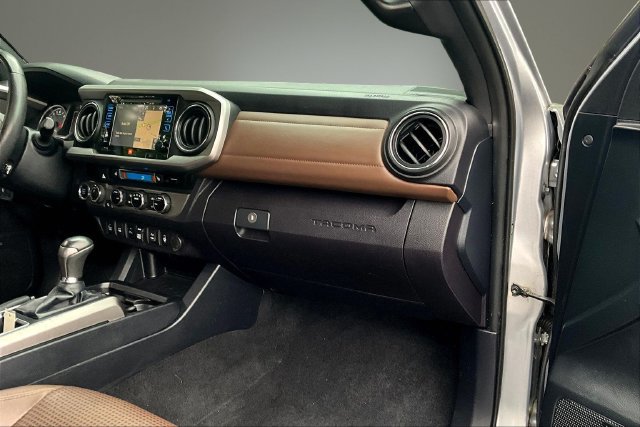 Used 2018 Toyota Tacoma Limited AWD/4WD image 27