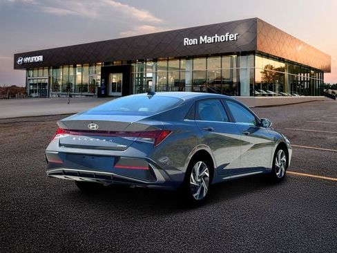 New 2026 Hyundai Elantra Limited FWD image 5
