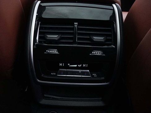 Used 2024 BMW X7 xDrive40i w/ M Sport Package AWD/4WD image 61