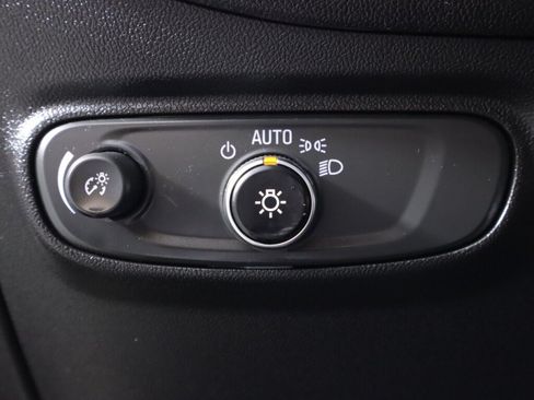 Used 2020 Chevrolet Equinox LS w/ LPO, Cargo Package AWD/4WD image 10