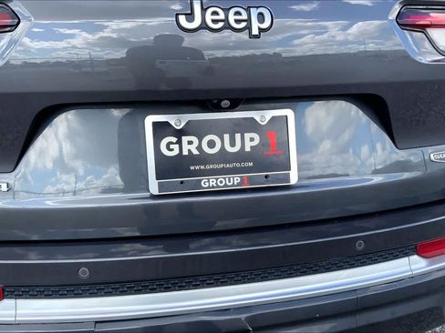 Used 2022 Jeep Grand Cherokee L Summit w/ Advanced Protech Group IV AWD/4WD image 10