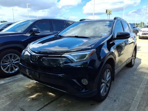Used 2017 Toyota RAV4 Limited FWD image 4