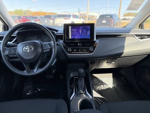 Used 2025 Toyota Corolla LE image 12