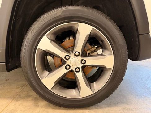 Used 2023 Jeep Grand Cherokee Limited w/ Rear Seat Video Group I AWD/4WD image 12