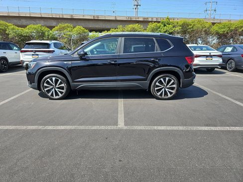 Used 2022 Volkswagen Taos SE FWD image 8