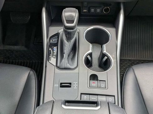 Used 2020 Toyota Highlander XLE FWD image 18