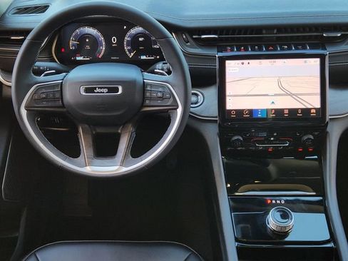 Used 2023 Jeep Grand Cherokee Limited image 27