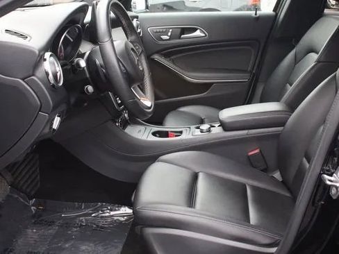 Used 2018 Mercedes-Benz GLA 250 4MATIC image 33