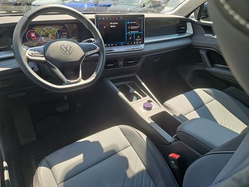 Used 2026 Volkswagen Tiguan SE AWD/4WD image 26