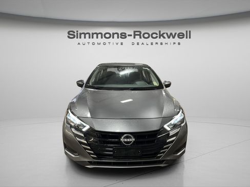 Used 2025 Nissan Versa SV image 2