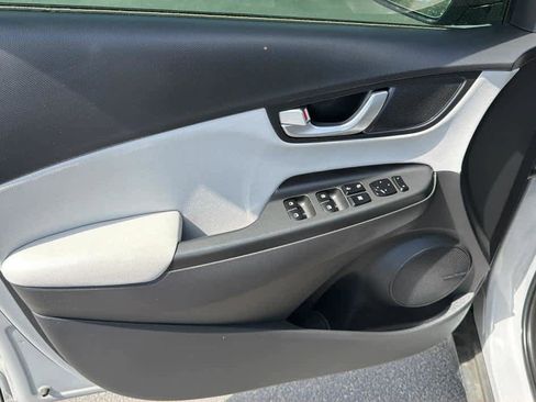 Used 2023 Hyundai Kona Limited AWD/4WD image 9