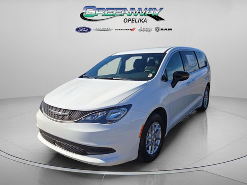 New 2026 Chrysler Voyager LX image 5