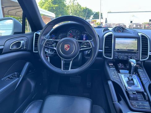 Used 2016 Porsche Cayenne AWD/4WD image 21