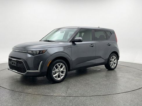 Used 2025 Kia Soul LX w/ LX Technology Package FWD image 3