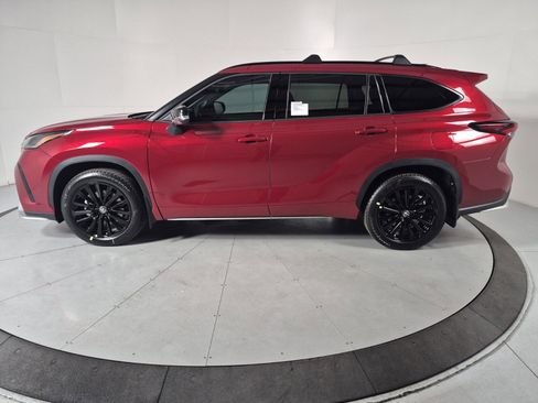 New 2026 Toyota Highlander XSE image 2