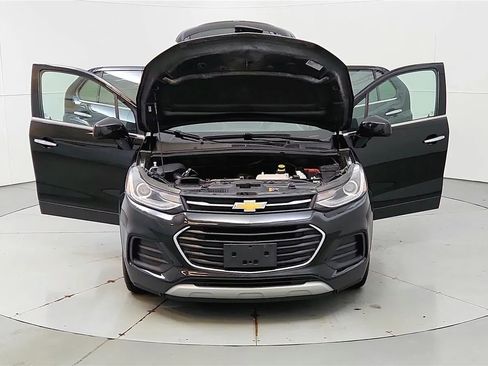 Used 2019 Chevrolet Trax LT w/ LT Convenience Package image 10