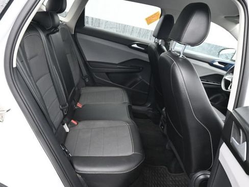 Used 2022 Volkswagen Taos SE AWD/4WD image 7