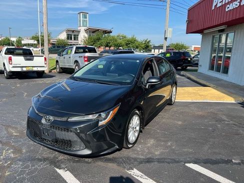 Used 2020 Toyota Corolla LE FWD image 2