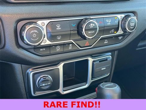 Used 2024 Jeep Gladiator Sport image 17