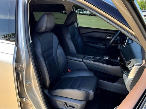 Used 2023 Nissan Rogue SL image 8