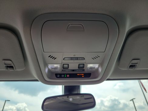 Used 2018 GMC Acadia SLT FWD image 30